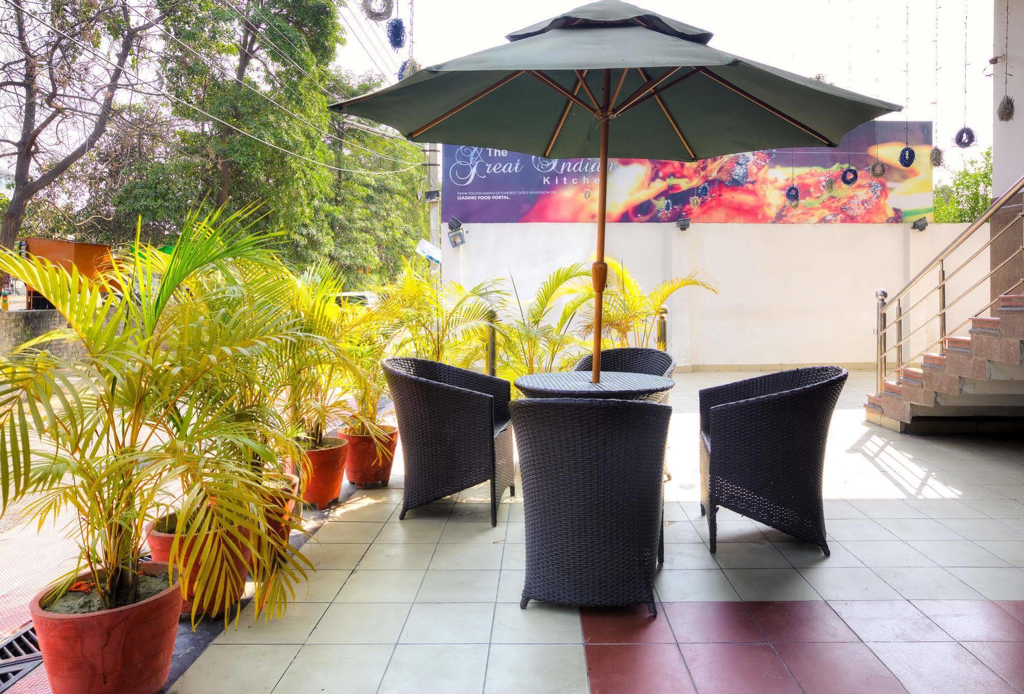 Treebo Shivam Inn Near Singapore Mall 러크나우 외부 사진