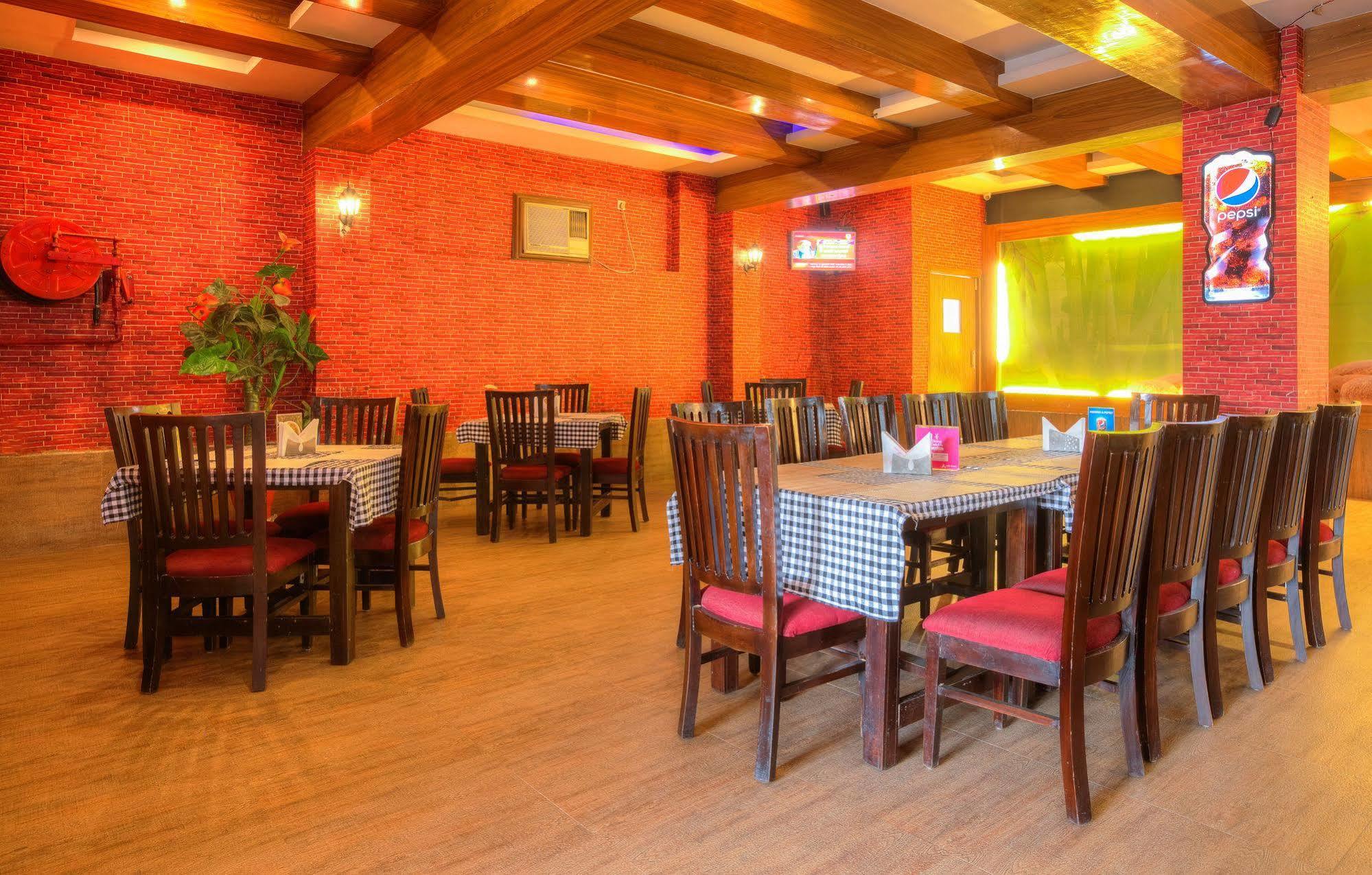 Treebo Shivam Inn Near Singapore Mall 러크나우 외부 사진