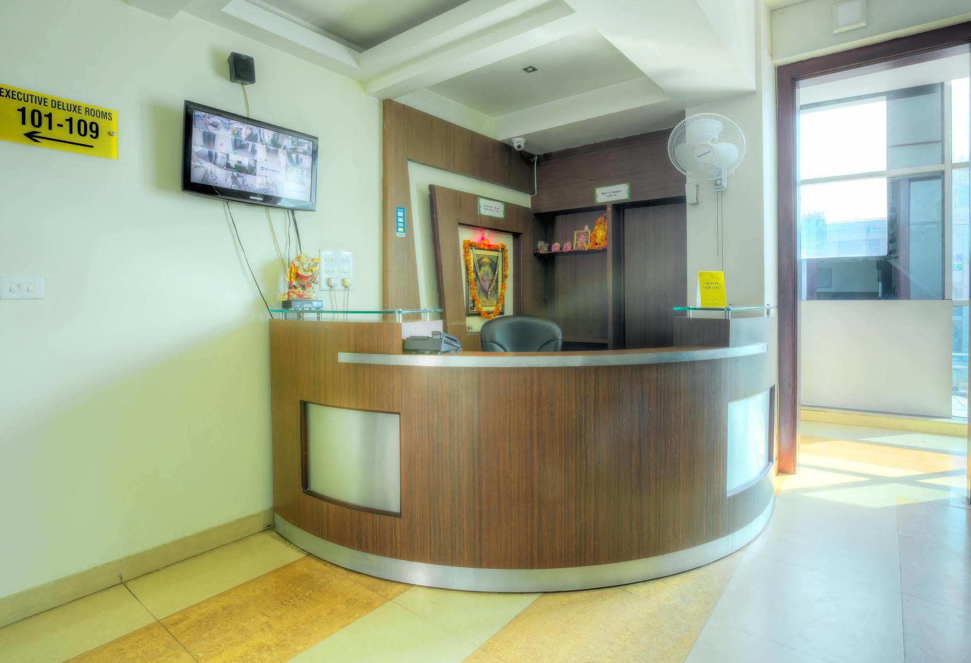 Treebo Shivam Inn Near Singapore Mall 러크나우 외부 사진