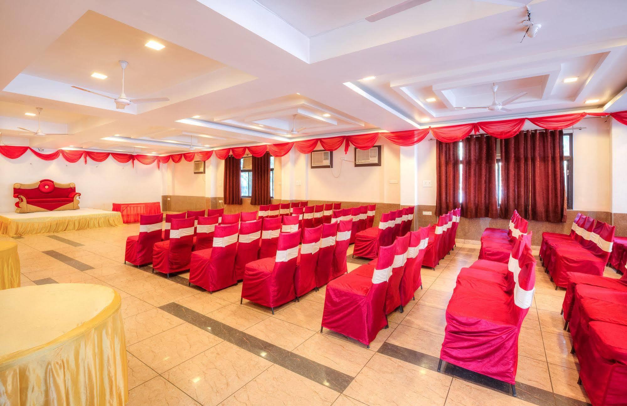 Treebo Shivam Inn Near Singapore Mall 러크나우 외부 사진