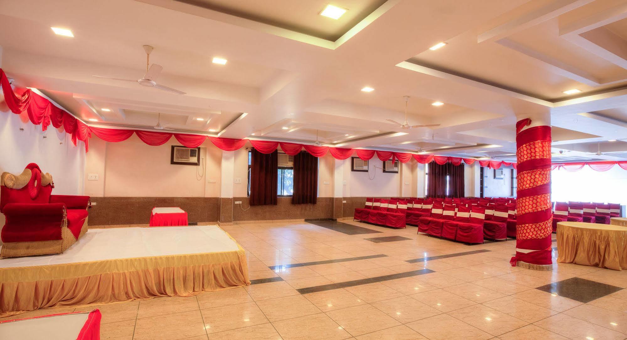 Treebo Shivam Inn Near Singapore Mall 러크나우 외부 사진